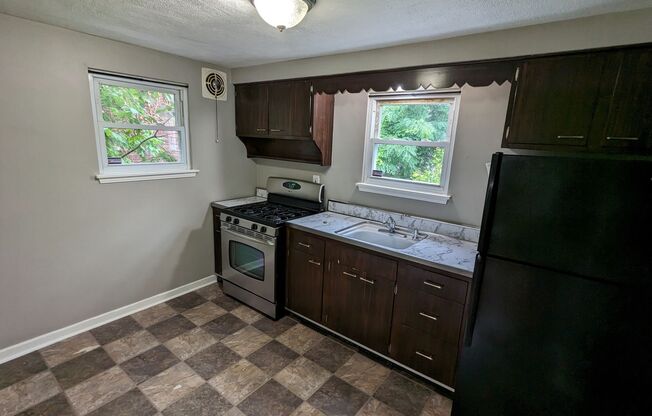 Cozy 2 Bedroom House near Riverview Park