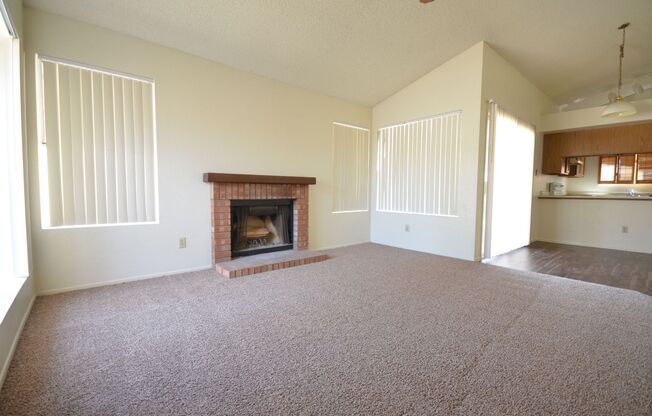 BEAUTIFUL, SPACIOUS 2 BED AND 2 BATH HOME IN CHANDLER