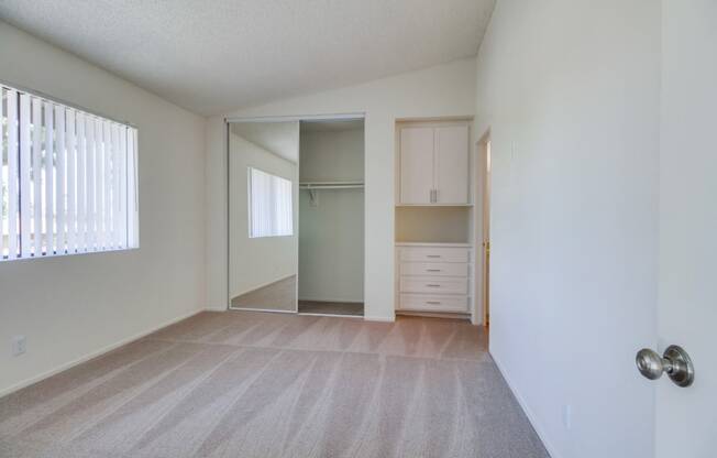 Harbor Cliff Apartments Empty Apartment Bedroom & Closet
