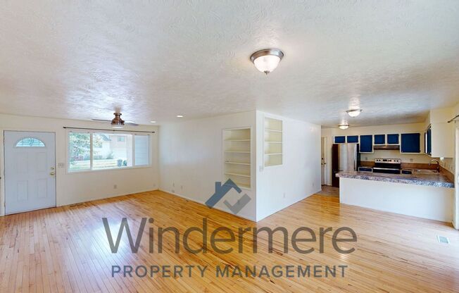151 E. Maple *Fully Finished Basement*