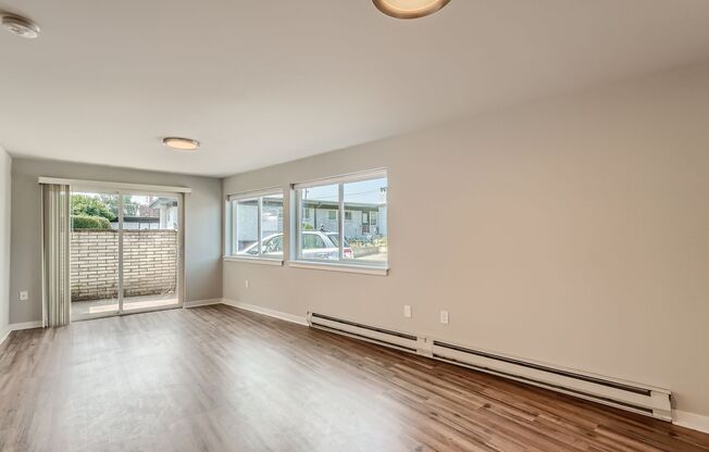 Spacious Apartment on Alki Beach!