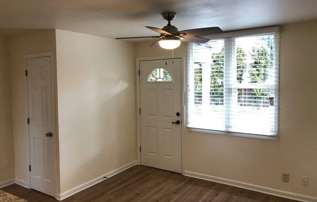 Newly Remodeled 2 Bedroom Duplex Unit