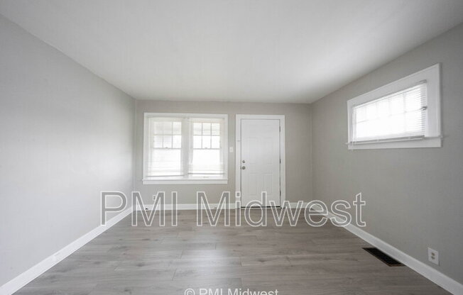 4302 E 10 ST