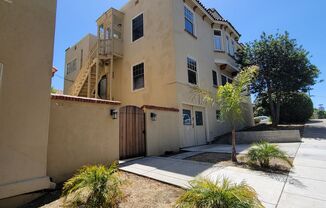 2 beds, 1 bath, $1,950