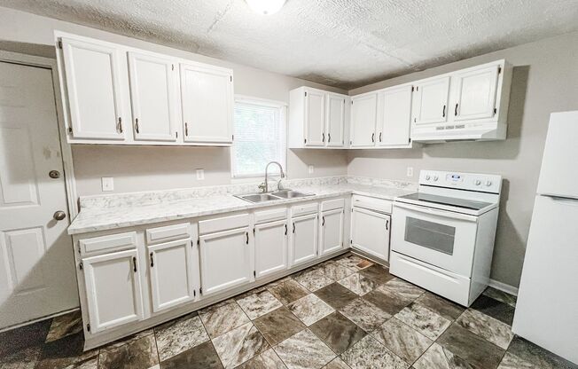 2 beds, 1 bath, $1,295