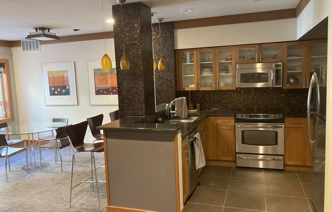1 bed, 1 bath, $2,275, Unit Unit 461