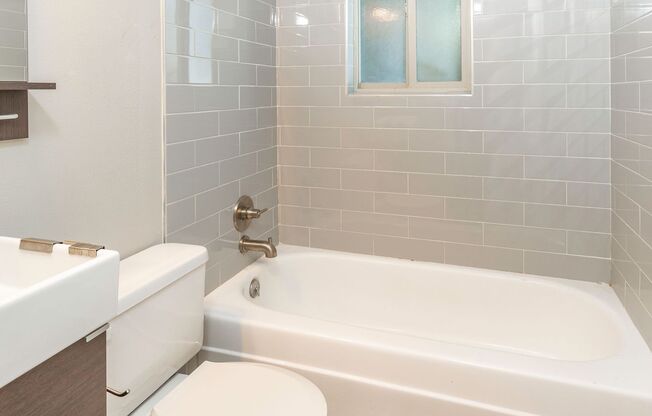 1 bed, 1 bath, 560 sqft, $1,195, Unit 10