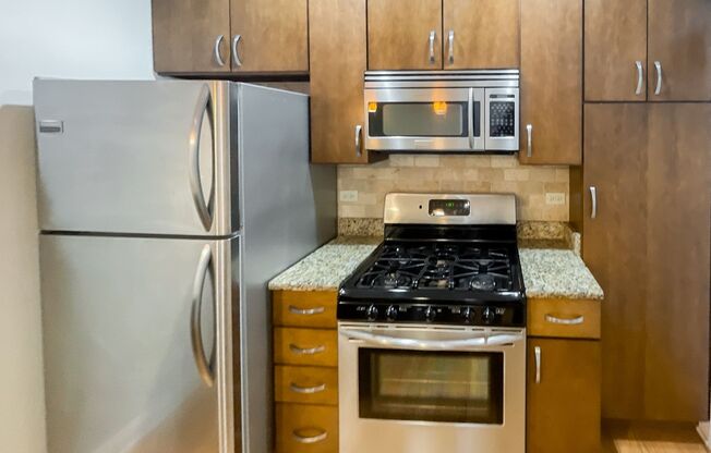 2 beds, 1 bath, 740 sqft, $2,750, Unit 3808M-2