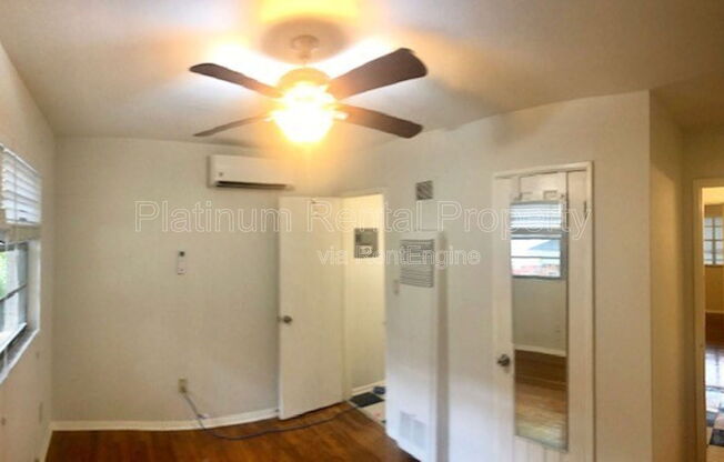 1 bed, 1 bath, 550 sqft, $1,000, Unit 6