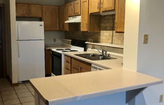 2 beds, 1 bath, 864 sqft, $1,750, Unit 212