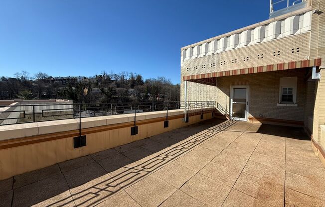 1 bed, 1 bath, 803 sqft, $2,450, Unit Royal York 1106