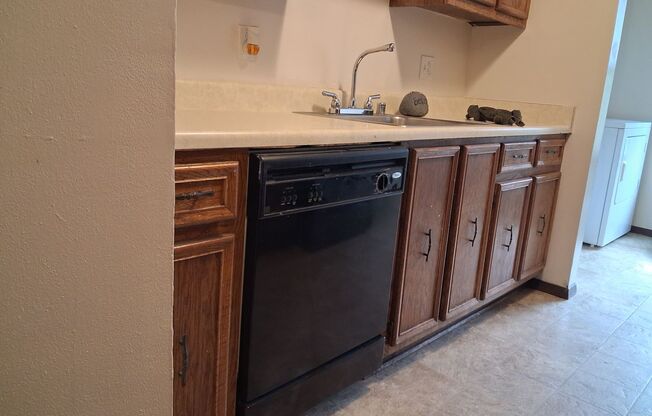 2 beds, 1.5 baths, 1,000 sqft, $1,700, Unit 8199-8199C