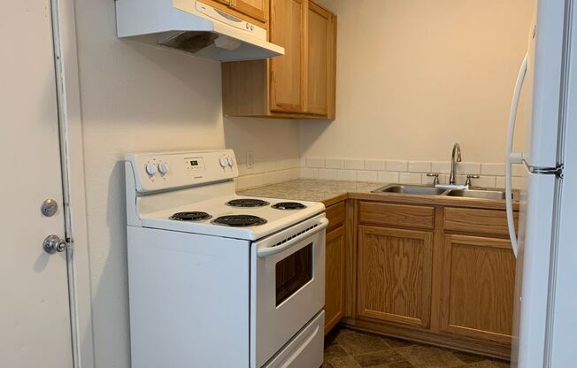 2 beds, 1 bath, 825 sqft, $1,350, Unit P2442