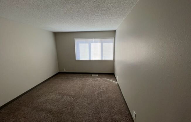 2 beds, 1 bath, $1,175, Unit 2619NC