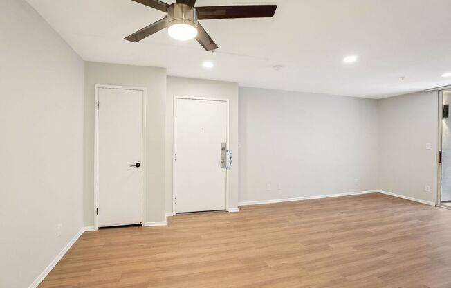 1 bed, 1 bath, 700 sqft, $1,748, Unit 214
