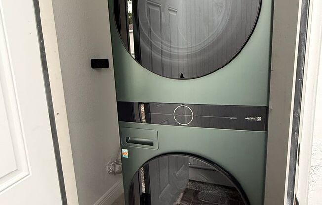 Charming and fully renovated 1-bedroom, 1-bath ADU for Lease!! Landscaping/Utilities Included