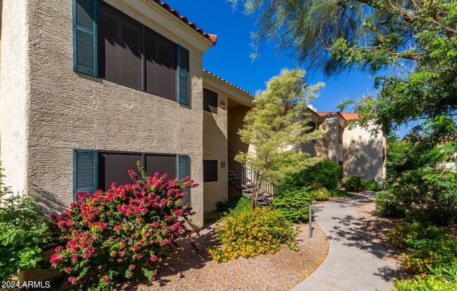 Updated Condo in Paradise Valley!!