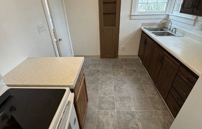 3 beds, 1 bath, $1,000