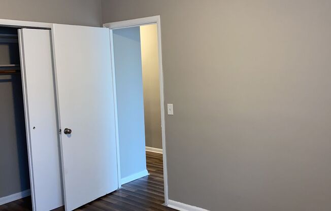 2 beds, 1 bath, $825, Unit Place #1