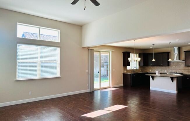 11321 N. Tresana Ave.