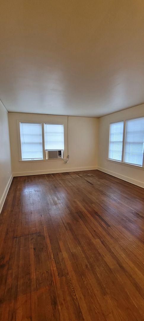 1 bed, 1 bath, $1,095