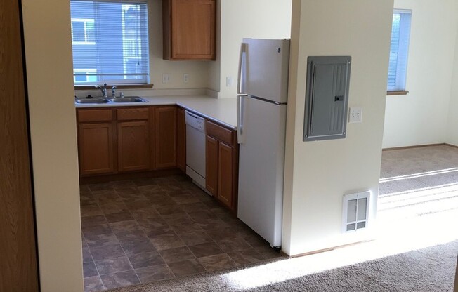 3 beds, 2 baths, 1,002 sqft, $1,775, Unit 11-205