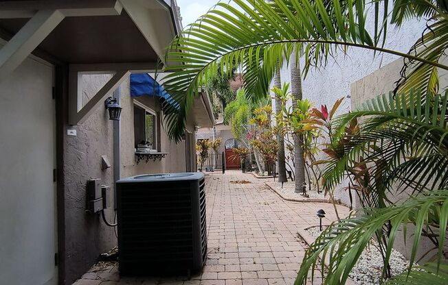 California Courtyard Style Oasis 2 Bed 2 Bath with Pool and Hot Tub in Winter Haven