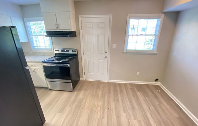 2 beds, 1.5 baths, 832 sqft, $1,150, Unit 873 Oakwood Villa