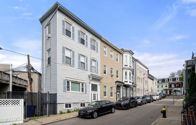 13 KNOWLTON ST
