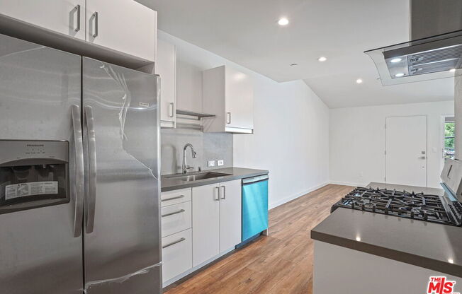 1166 S Cochran Ave # 4