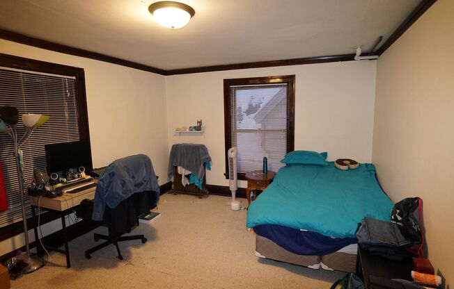 2 beds, 1 bath, $900, Unit 2