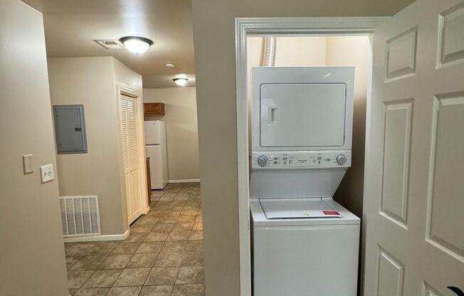 1 bed, 1 bath, $1,000, Unit 4850 #GE (G2)