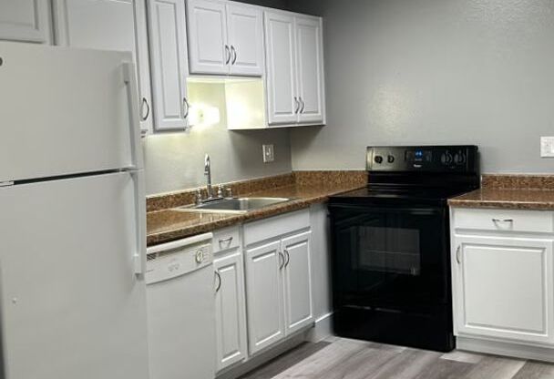 3 beds, 1 bath, 945 sqft, $1,600, Unit 1326 L1