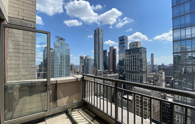 35 W 33 ST