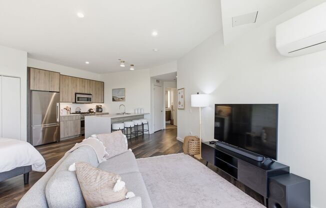 Studio, 1 bath, 681 sqft, $2,395, Unit 612