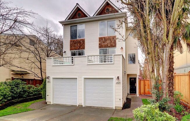 Updated Town Home in heart of Ballard just a few blocks to Market St, stores and restaurants
