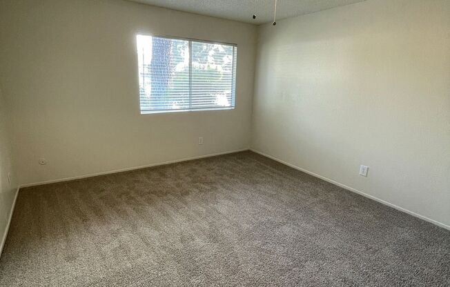 2 beds, 1 bath, 993 sqft, $1,595, Unit 13-18