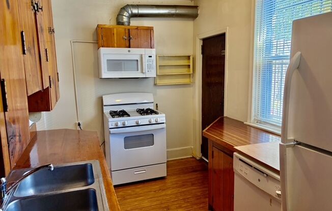 Charming Three-Story 5bd/3bth