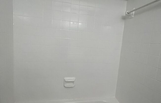 3 beds, 2 baths, 1,231 sqft, $1,515, Unit 1101