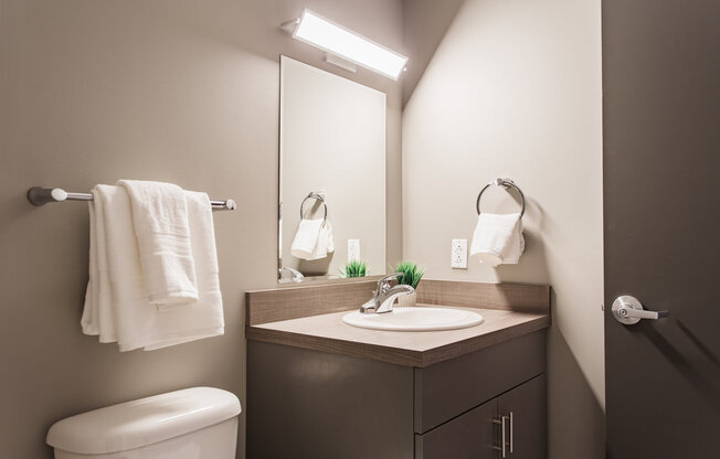 Studio, 1 bath, 289 sqft, $899, Unit 202