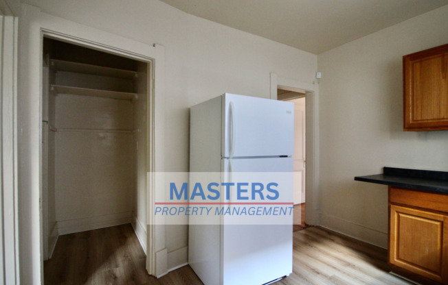 3 beds, 1 bath, 1,353 sqft, $950, Unit Lower