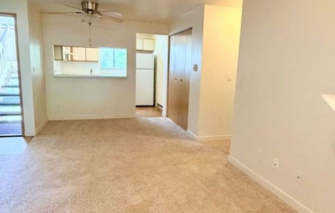 2 beds, 1 bath, 830 sqft, $2,000, Unit D103
