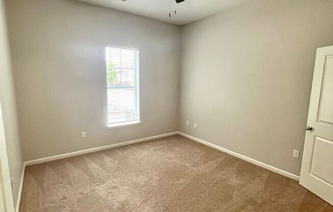1 bed, 1 bath, 929 sqft, $1,242, Unit 109