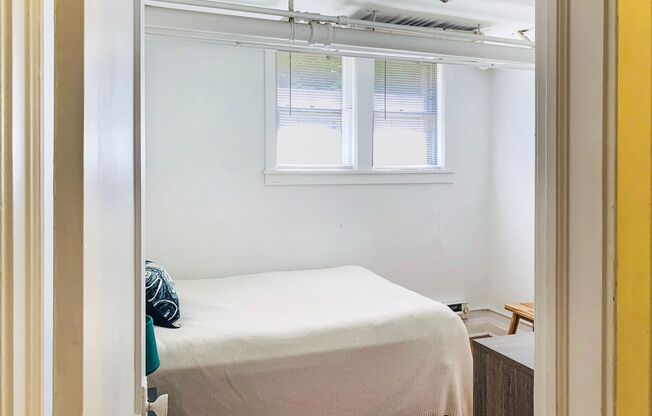 1 bed, 1 bath, 600 sqft, $1,045, Unit 369B2