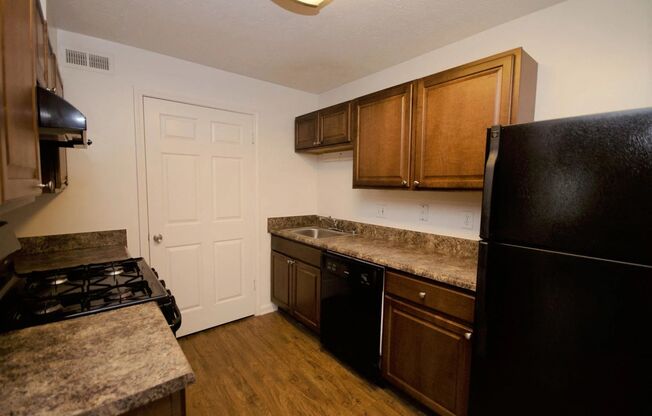 2 beds, 1 bath, 972 sqft, $1,450, Unit B10