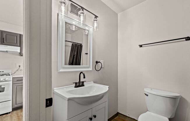 1 bed, 1 bath, 800 sqft, $699, Unit 103 W Lincoln Ave #7
