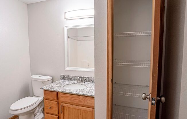 1 bed, 1 bath, 693 sqft, $1,400, Unit 99-210