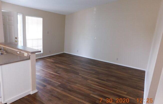 2 beds, 1 bath, $895