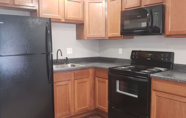 2 beds, 1 bath, $1,300, Unit 301 3 A