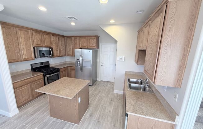 2 Story 3 bed + Loft, 2.5 Bath Home in NW